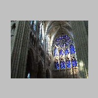 Soissons, photo Welleschik, Wikipedia, Le croisillon nord du transept et sa verrière.jpg
